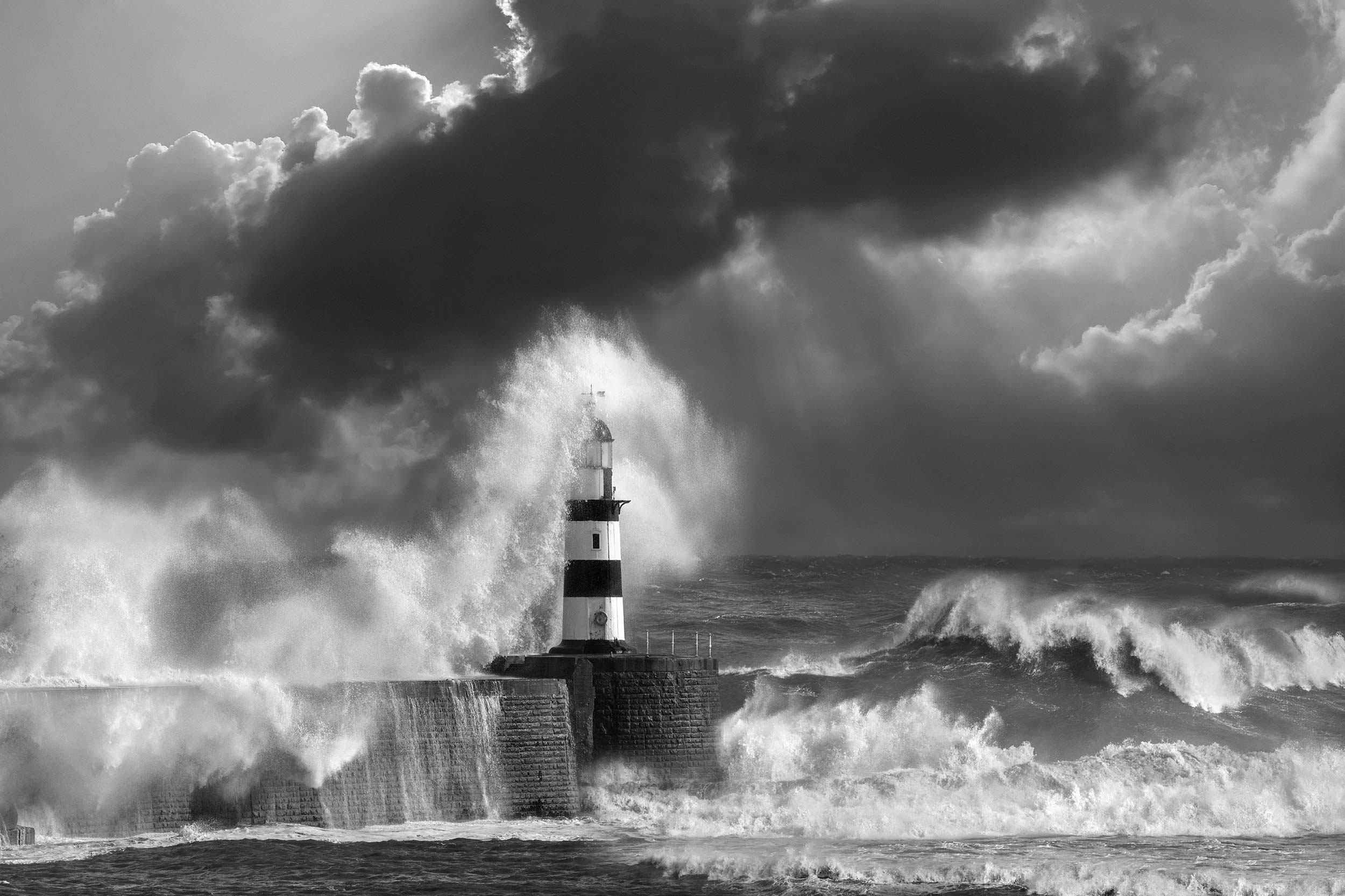 seaham-lighthouse-united-kingdom-2023-11-27-05-23-28-utc